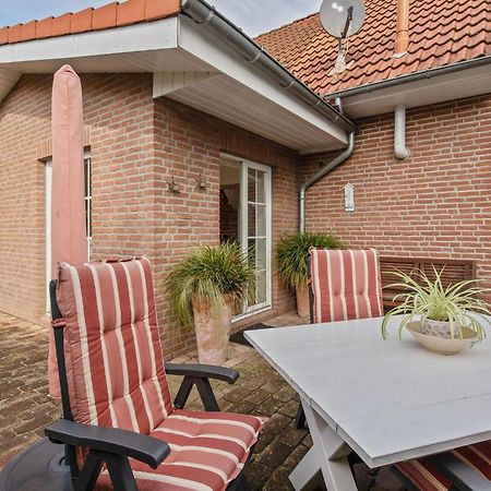Enticing Holiday Home In Oldenburg With Garden Near Sea Dannau Buitenkant foto